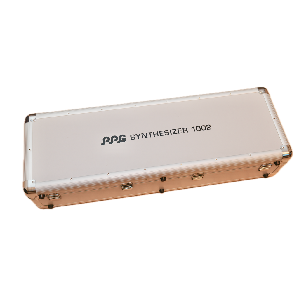 PPG 1002 Mk2 geschlossenes Flightcase mit PPG Synthesizer 1002 Schriftzug
