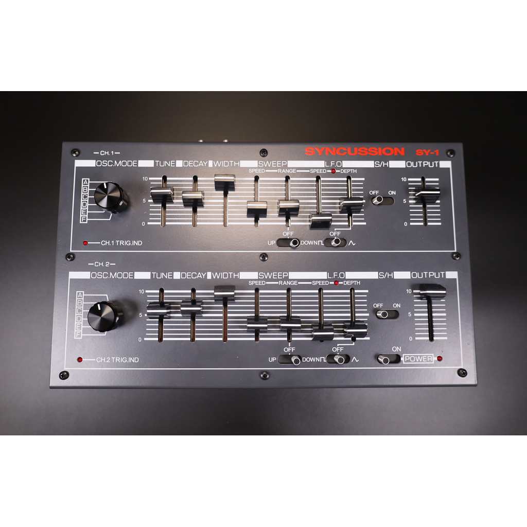Michigan Synth Works SY-1 Drum-Synthesizer, Oberseite